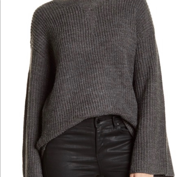 ROMEO + JULIET Crew Neck Bell Sleeve Gray Sweater - Picture 4 of 4